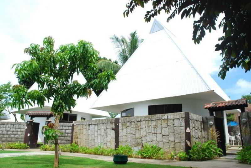 Cordova Reef Village Resort Lapu-Lapu City Exterior photo
