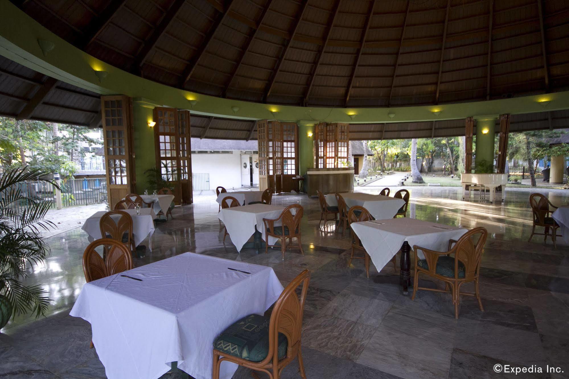 Cordova Reef Village Resort Lapu-Lapu City Exterior photo